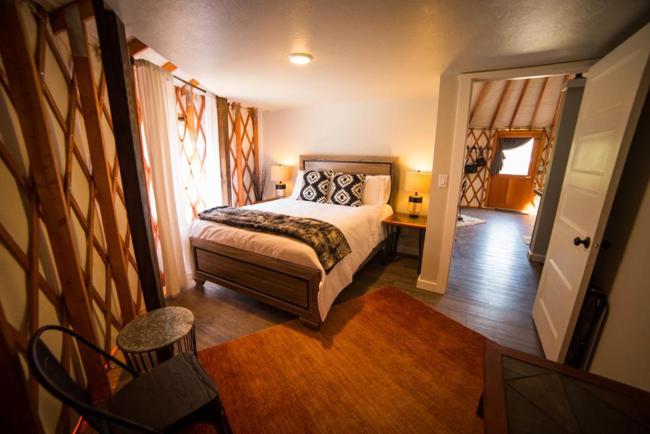 Escalante Yurts - Luxury Lodging Экстерьер фото